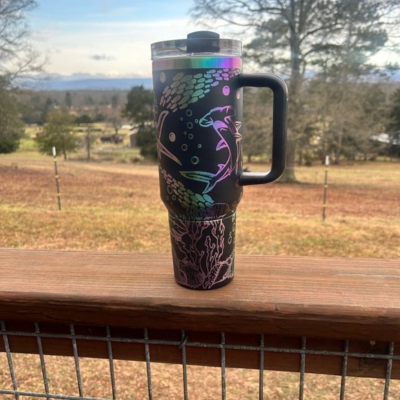 Shark engraved tumbler with snack holder - Picture 2 of 4